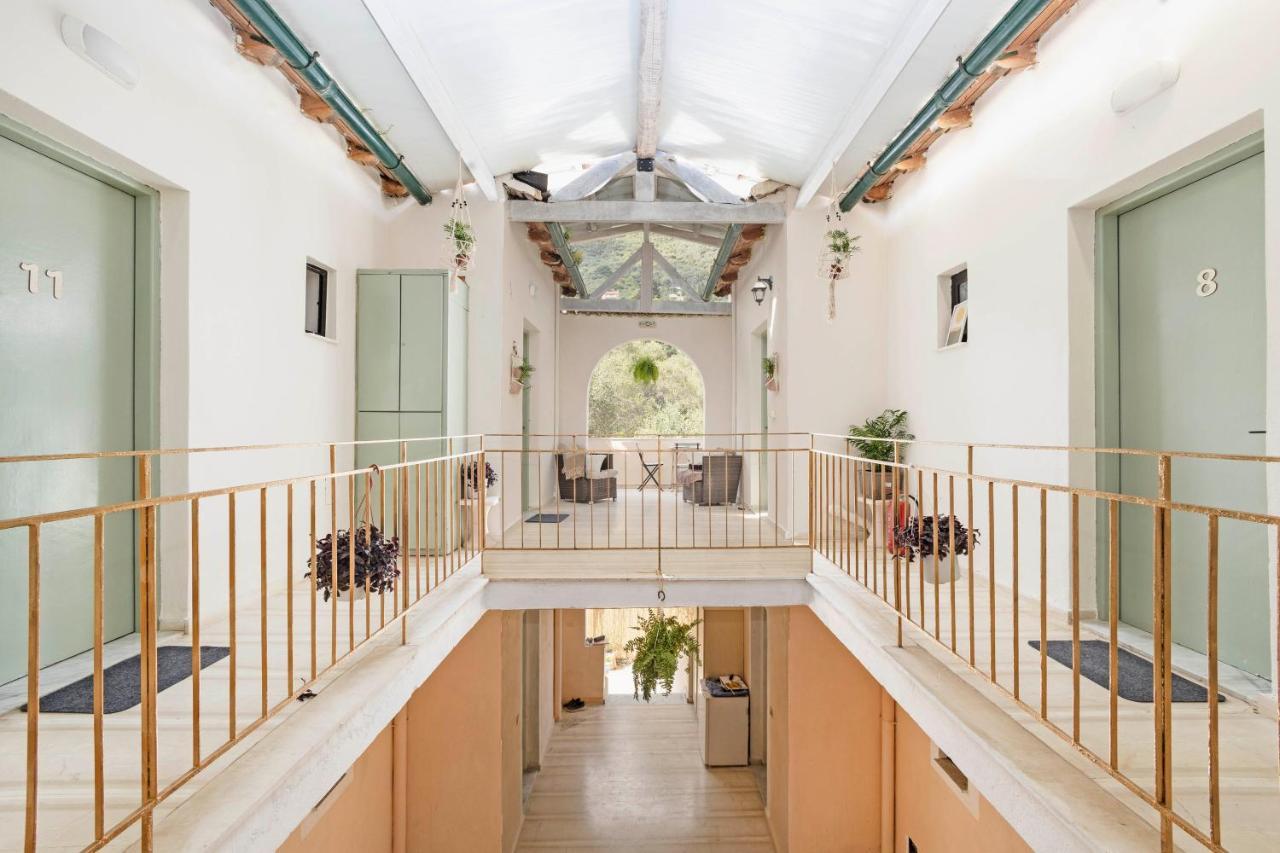 Tune Inn Activity Guesthouse- Over 24'S 阿普索斯 外观 照片