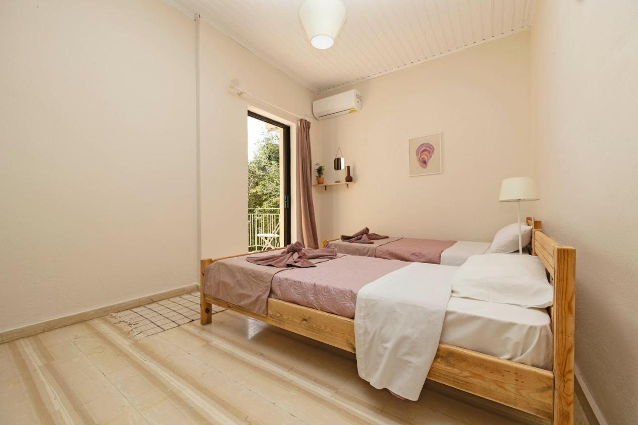 Tune Inn Activity Guesthouse- Over 24'S 阿普索斯 外观 照片