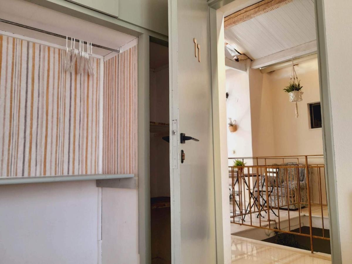 Tune Inn Activity Guesthouse- Over 24'S 阿普索斯 外观 照片