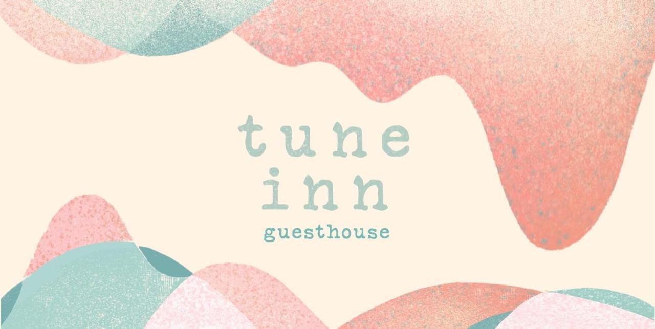 Tune Inn Activity Guesthouse- Over 24'S 阿普索斯 外观 照片