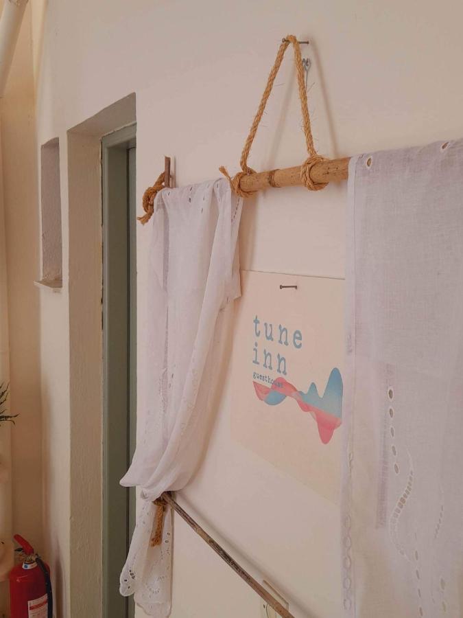 Tune Inn Activity Guesthouse- Over 24'S 阿普索斯 外观 照片
