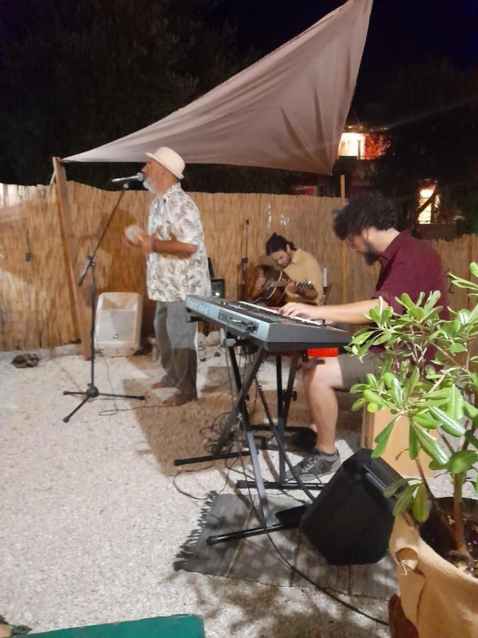 Tune Inn Activity Guesthouse- Over 24'S 阿普索斯 外观 照片